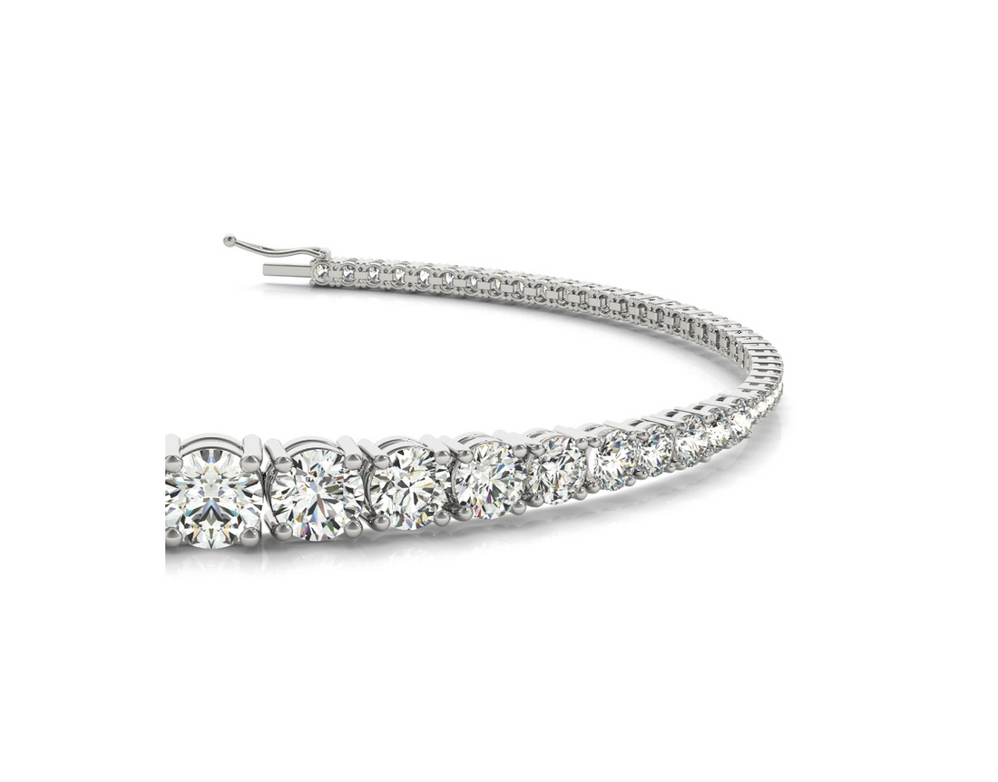 Graduated diamond tennis bracelet